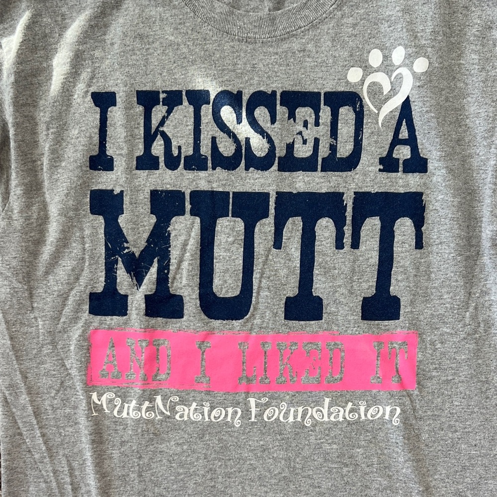Miranda Lambert’s Mutt Nation Foundation Tee “I Kissed a Mutt and I Liked It” - Picture 2 of 7